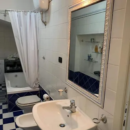 Old Town Apartment *